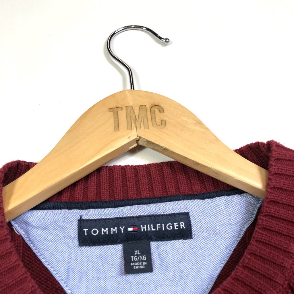 vintage_tommy_hilfiger_burgundy_essential_cable_knit_jumper_s0602