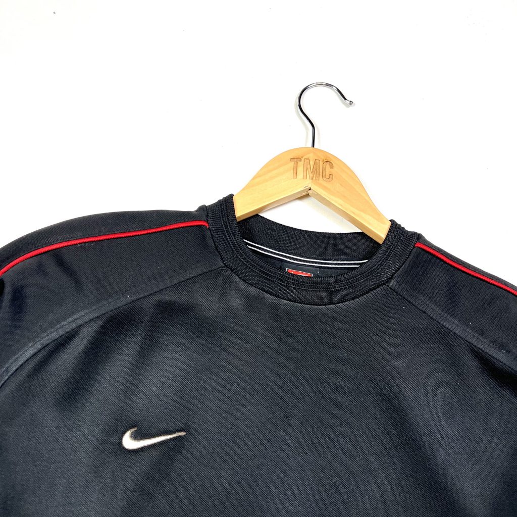 nike swoosh clothing