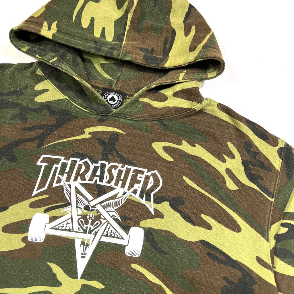 vintage thrasher branded green camouflage pattern hoodie with printed logo