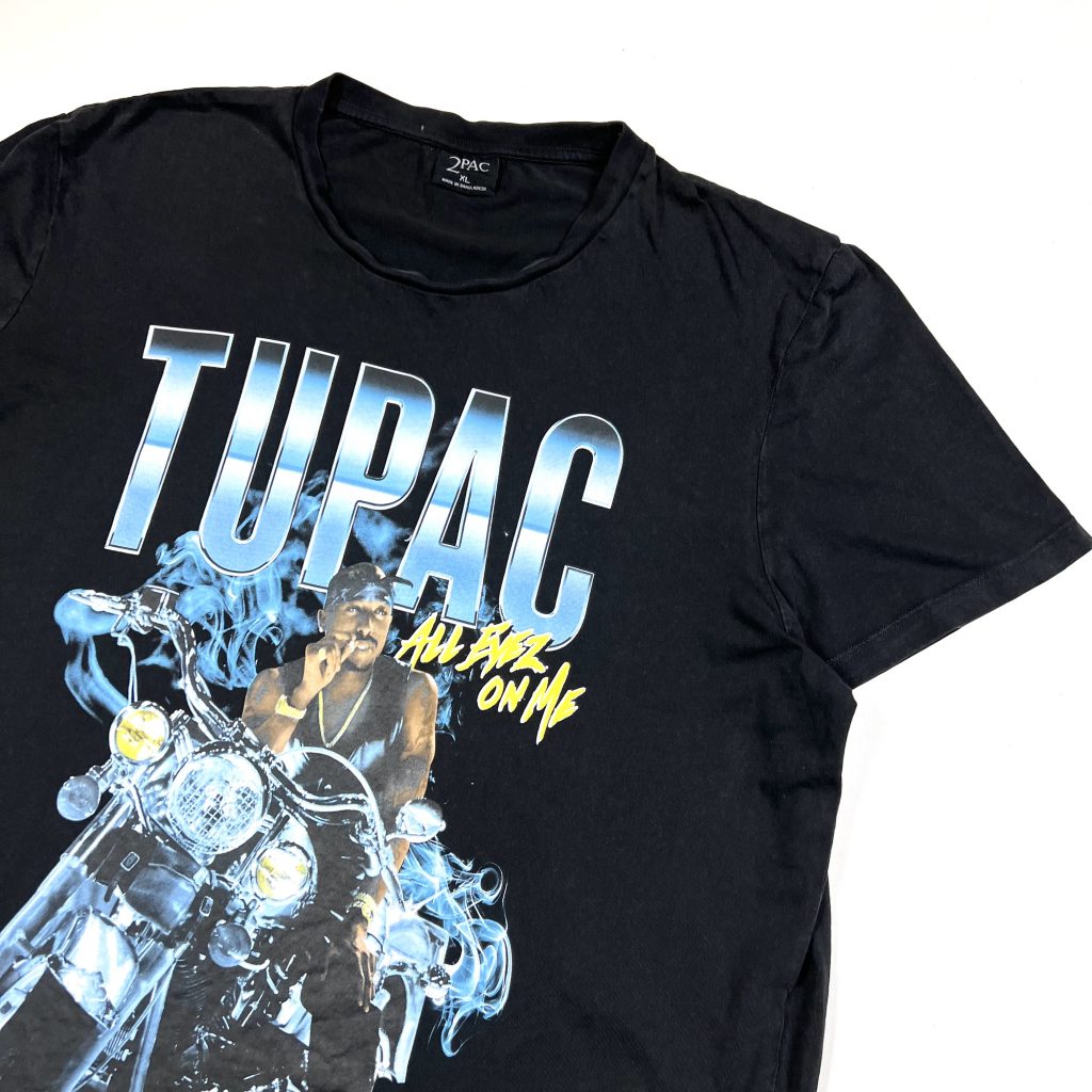 a vintage tupac printed graphic black short sleeve t-shirt