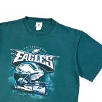 nfl philadelphia eagles t-shirt with american football graphic